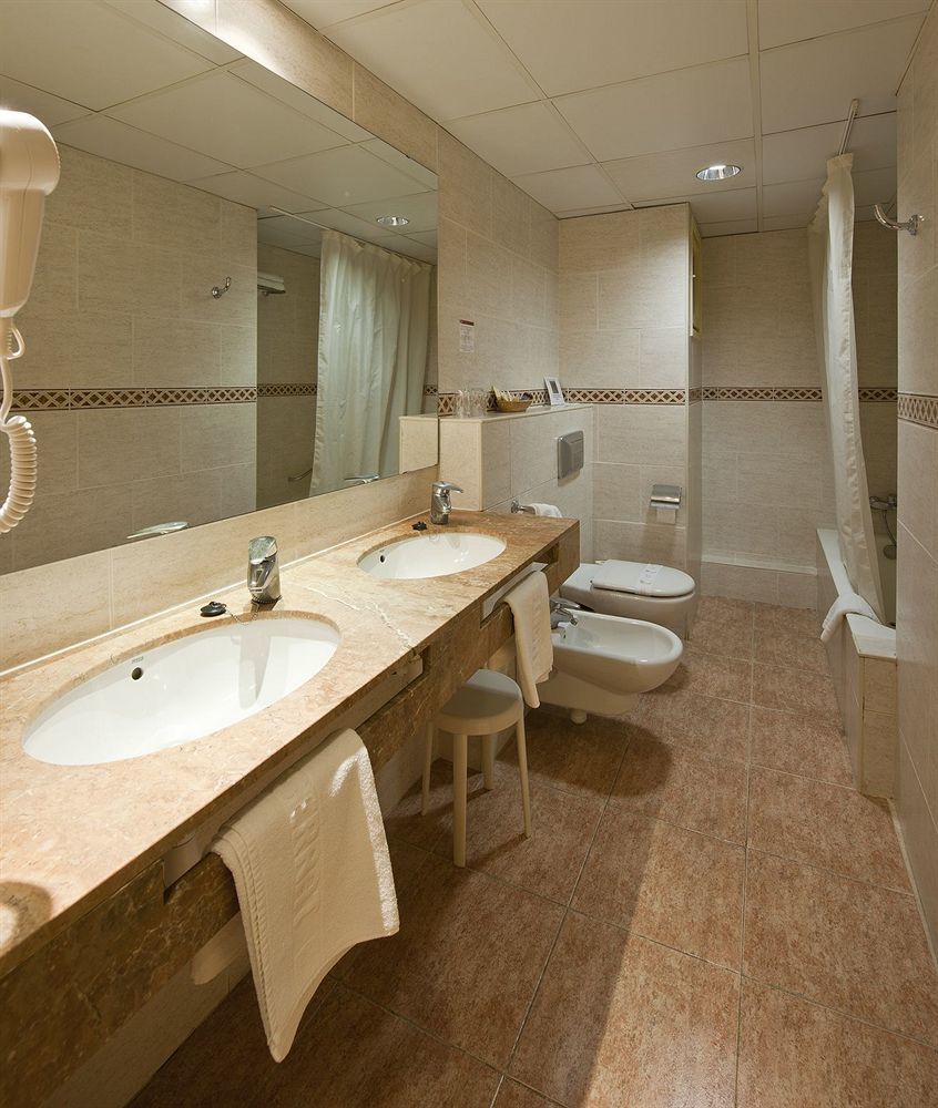 Hotel Abad Cisneros バルセロナ エクステリア 写真
